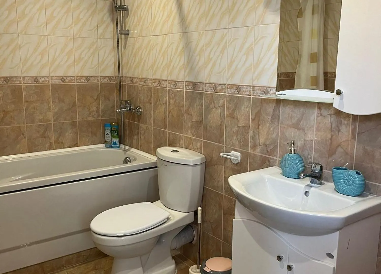 Apartment Sanik Warna